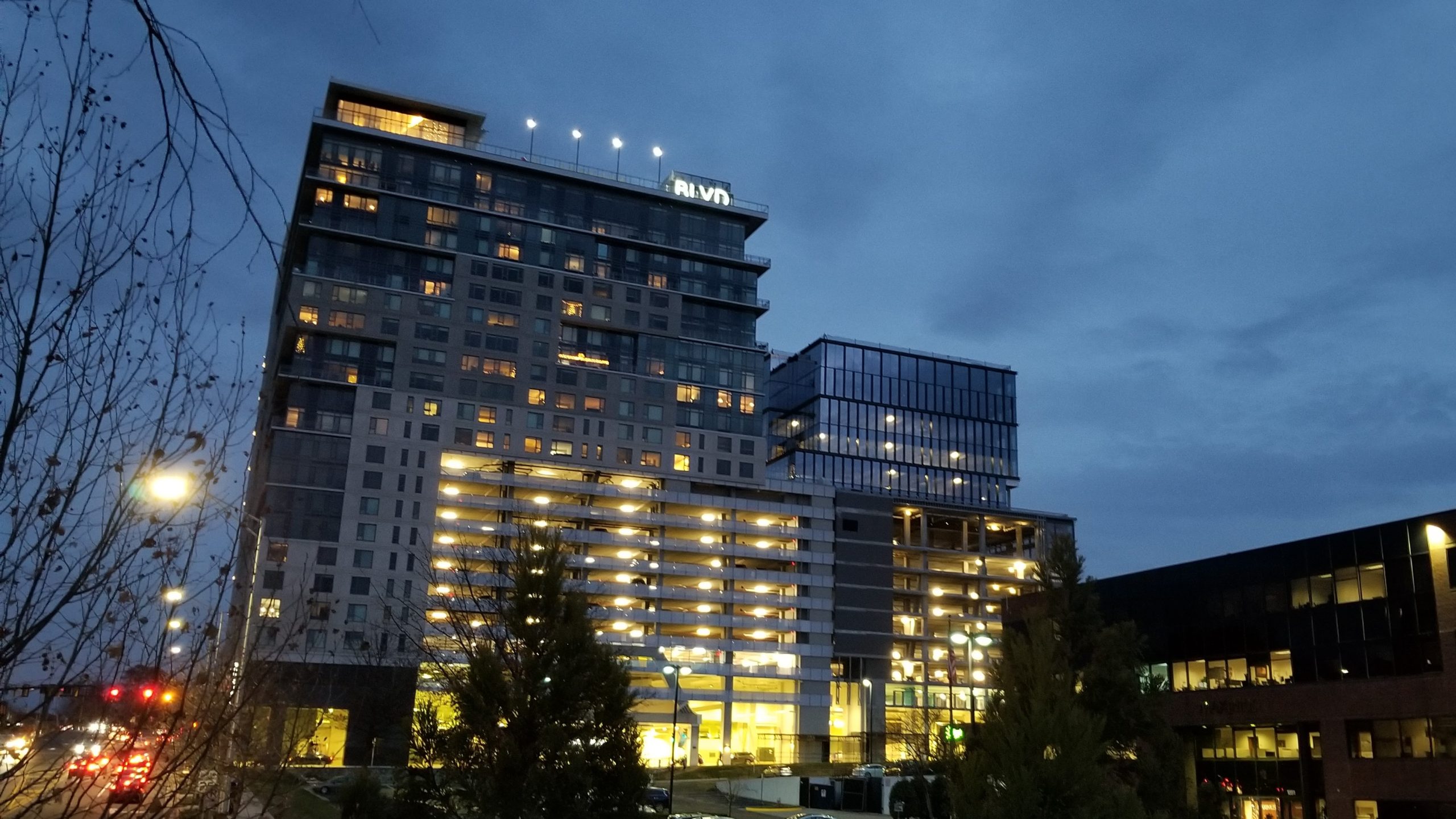 Photos: 1906 Reston Metro Plaza Topped Out – Reston Skylines